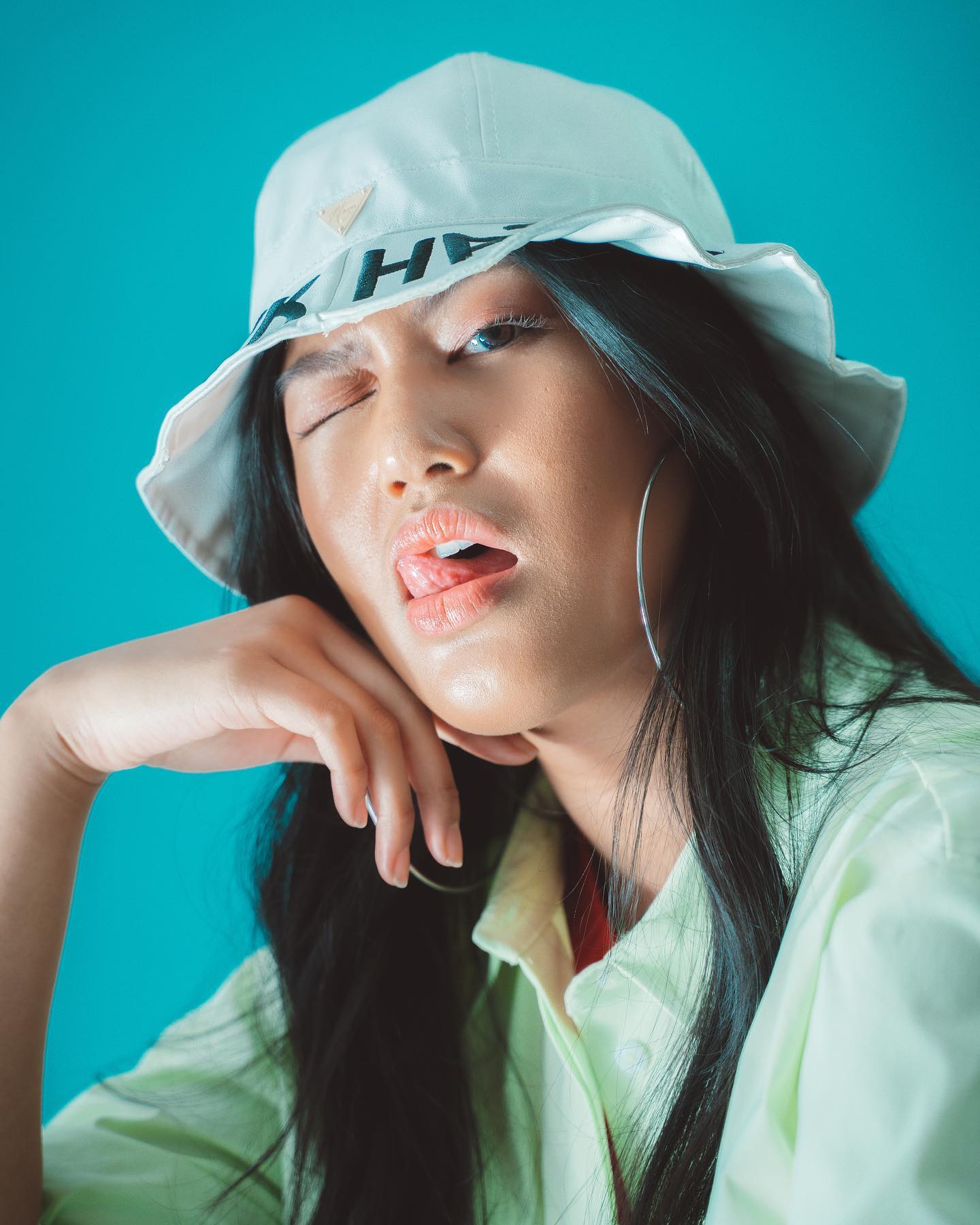 Had the pleasure to gather some amazing and creative individuals. Couldn’t do any of this without any one of you :) more to come, stay ready for the sets . . MUA/STYLIST : ASSIST: MODEL : . . . . . . . .. Commercial photography by Mark Nikolai, New York City.