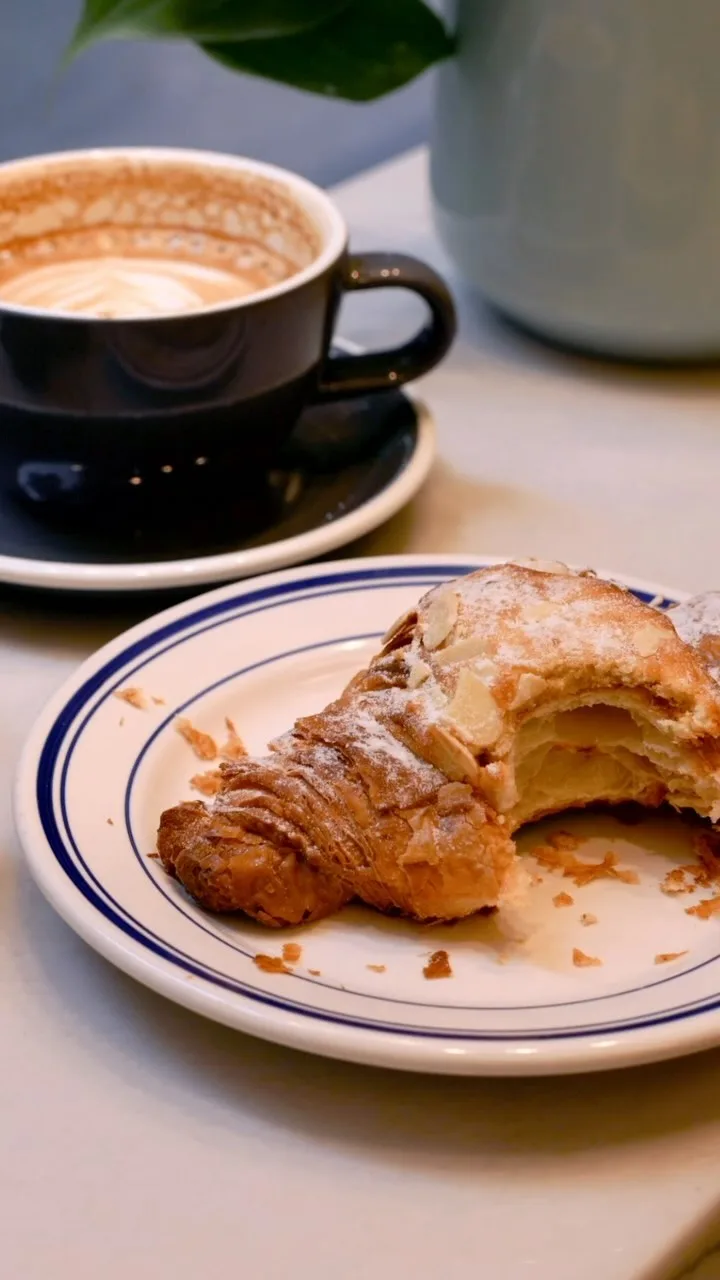 Le fwench pasty with dark caffeine milk water